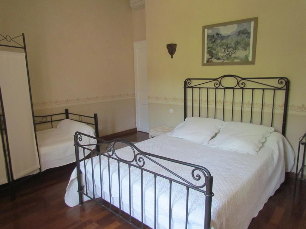 Gites Du Cigalon Et De La Montagnette Boulbon Zimmer foto