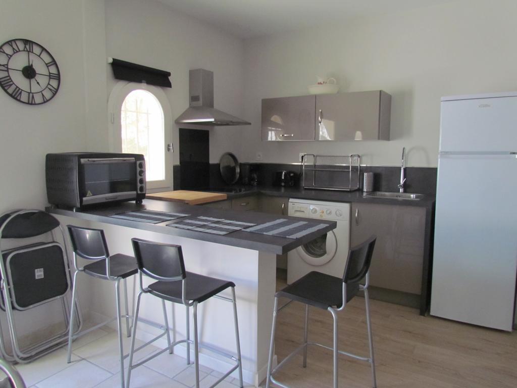 Gites Du Cigalon Et De La Montagnette Boulbon Zimmer foto